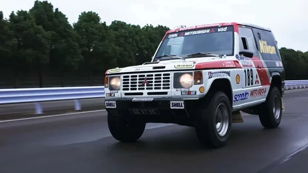 Mitsubishi Pajero Evo-Ο θρύλος του Ράλι Ντακάρ ξανά στον δρόμο (video)