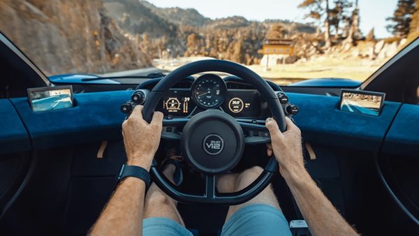 Παγκόσμια αποκλειστικότητα: Οδηγoύμε το GMA T.50, το supercar που θα μείνει στην ιστορία