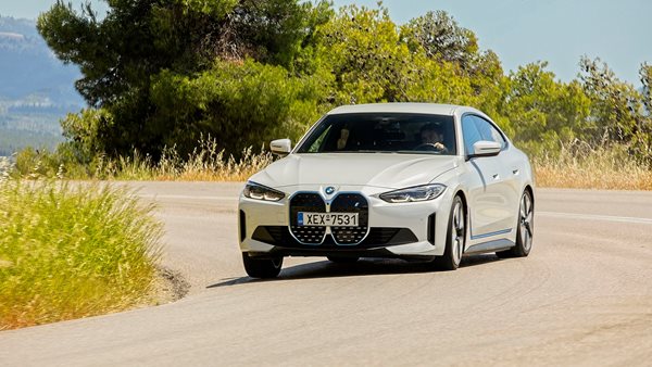 BMW i4 eDrive40: Πυξίδα