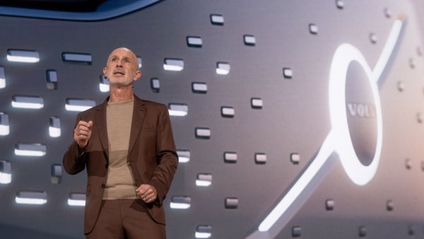 Η Geely πούλησε μετοχές της Volvo αλλά διατηρεί τον έλεγχό της