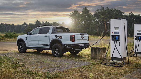 Ford Ranger PHEV: το pick up που αλλάζει τα δεδομένα και μπαίνει στην πρίζα