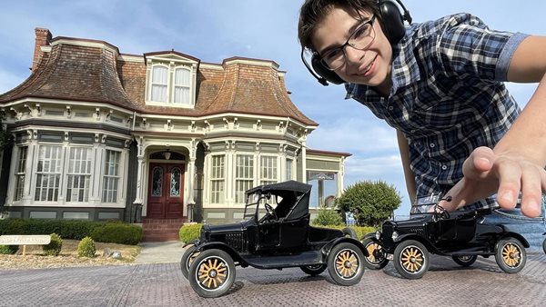 15χρονος με αυτισμό βγάζει τις καλύτερες φωτογραφίες αυτοκινήτων