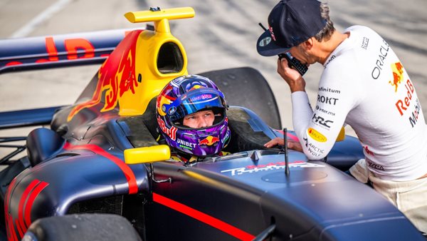 Δείτε τον Rovanpera στο τιμόνι του μονοθεσίου της Red Bull (video)