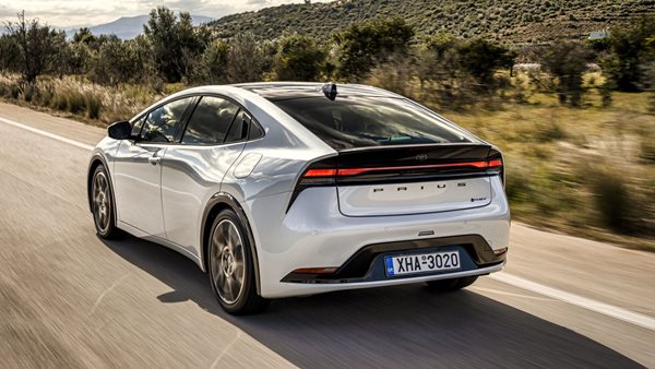 Απίστευτα χαμηλή κατανάλωση του Toyota Prius-έκανε φοβερό Ρεκόρ Γκίνες