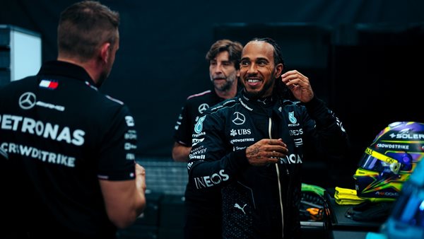 Lewis Hamilton: Υποδοχή ήρωα από τους Ιταλούς στην Ίμολα