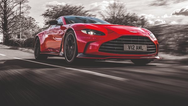 Aston Martin Vantage V12: Η αυλαία έπεσε