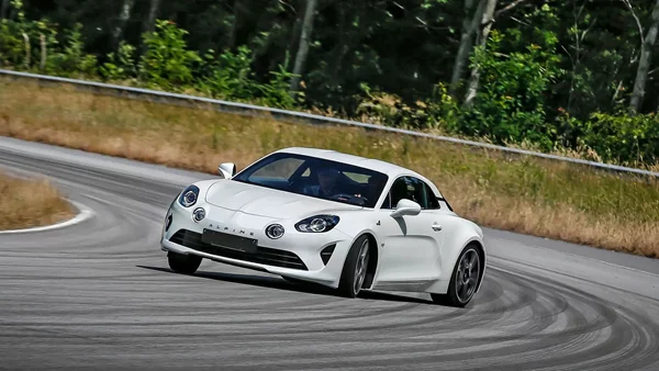 O Stig ντριφτάρει την Alpine A110