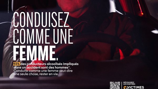 "Οδηγήστε σαν γυναίκα": Το σλόγκαν της καμπάνιας που προκαλεί αντιδράσεις