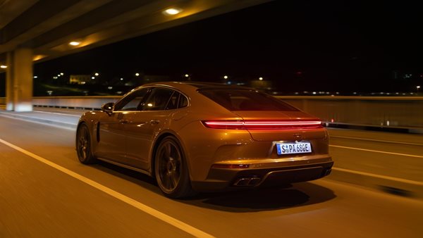 H νέα Porsche Panamera είναι το πιο αεροδυναμικό low rider (video)