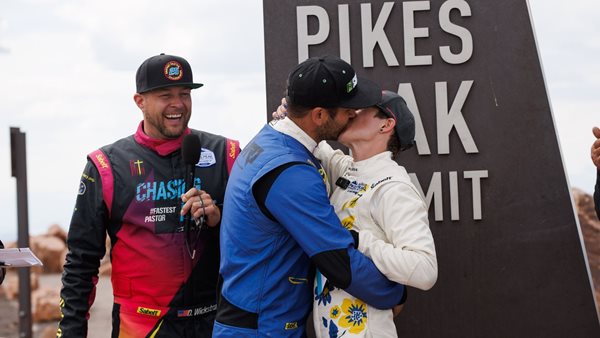 Δείτε έναν απίθανο γάμο σε υψόμετρο 4.302 μέτρων (video)