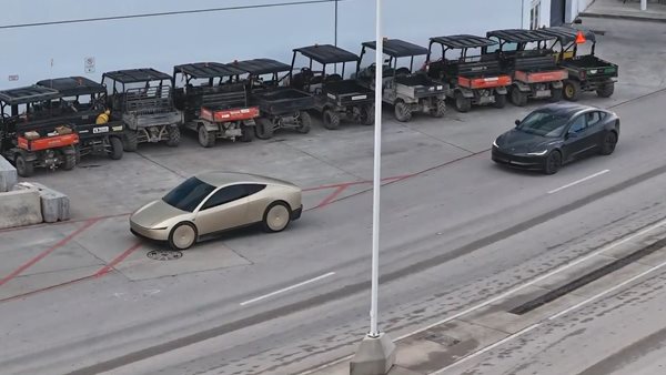 Το Tesla Cybercab κάνει αυτόνομες βόλτες στο Τέξας (video)