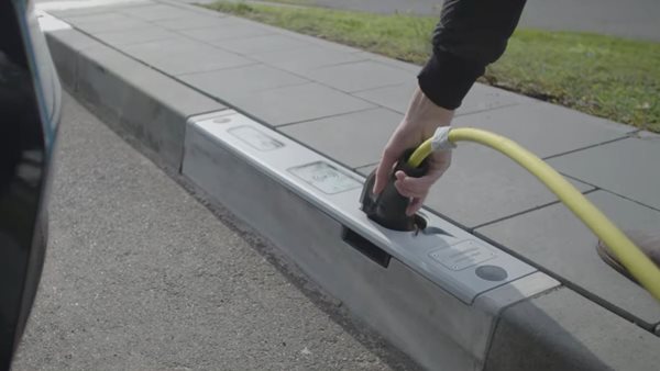 Φορτιστές σε κάθε πεζοδρόμιο-Δείτε πώς θα είναι ένας κόσμος με ηλεκτρικά αυτοκίνητα