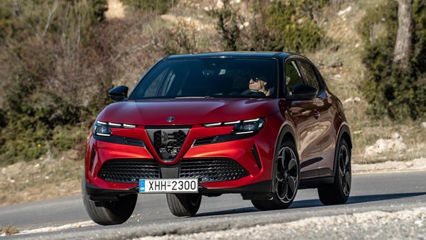 Δοκιμή Alfa Romeo Junior Elettrica: Πόσο καλή είναι η πρώτη ηλεκτρική Alfa