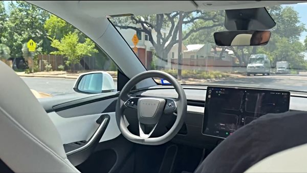 Γιατί τα robotaxi της Tesla μπήκαν στο μικροσκόπιο των Αρχών (video)