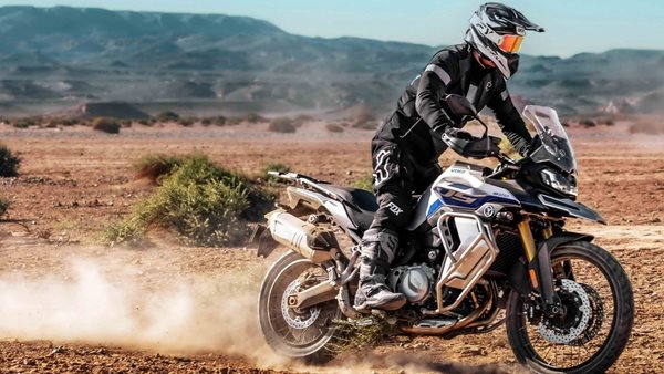 Αναβάθμιση για το δημοφιλές και προσιτό Voge DS900X