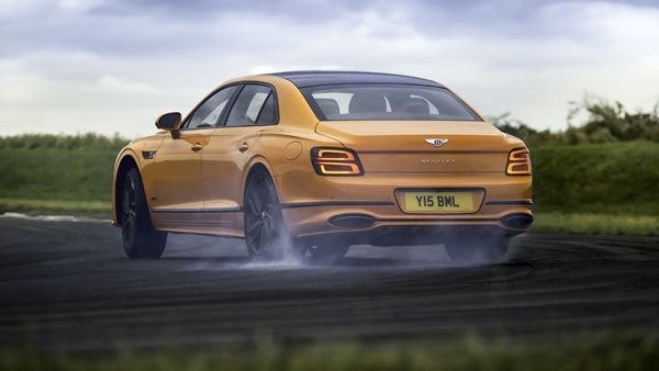 Υποδεχθείτε τη νέα Flying Spur Speed: είναι η πιο δυνατή μπερλίνα της Bentley