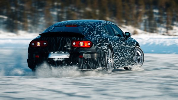 Πρώτες εικόνες: H AMG δοκιμάζει την πρώτη της ηλεκτρική πλατφόρμα