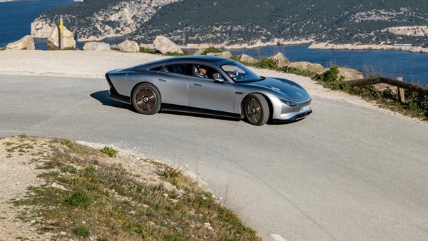 Ταξιδέψαμε με την αμιγώς ηλεκτρική Mercedes Vision EQXX
