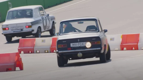 Σε αγώνα με την όπισθεν Max Verstappen και Yuki Tsunoda