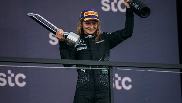 Doriane Pin: Μια μεγάλη νίκη στην "Παγκόσμια Ημέρα της Γυναίκας"