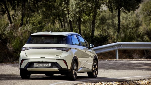 Μεγάλη φίρμα ανακαλεί δεκάδες χιλιάδες ηλεκτρικά αυτοκίνητα λόγω κινδύνου πυρκαγιάς