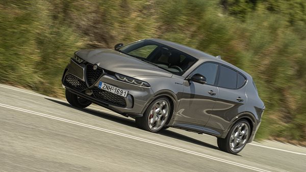 Alfa Romeo Tonale 1.5Τ Hybrid Edizione Speciale: Piazza della SUV