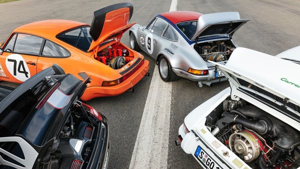 Απόλαυση: 50 χρόνια Porsche Carrera RS 2.7 με Walter Rohrl και Timo Bernhard