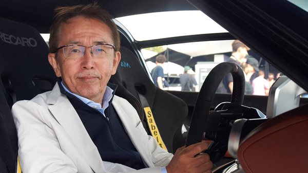 O σχεδιαστής του Nissan GT-R βρίσκει πολύ επιθετική την αισθητική των ηλεκτρικών