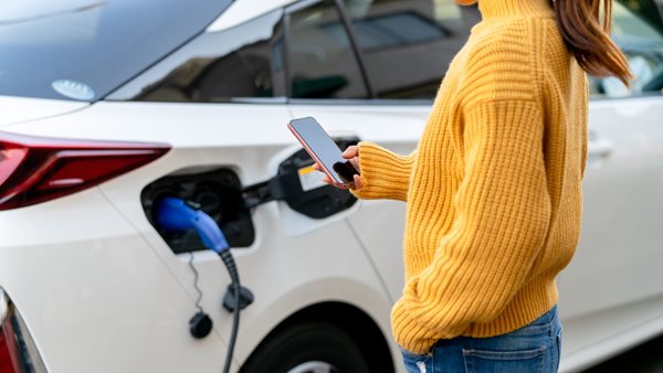 Η απλή κίνηση που θα αυξήσει τις πωλήσεις των ηλεκτρικών αυτοκινήτων