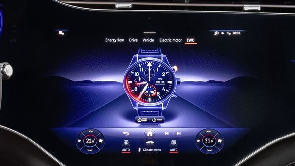 Η Mercedes-AMG EQE περιλαμβάνει IWC ρολόι 7.000 ευρώ. Σε ψηφιακή απεικόνιση