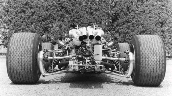 Πώς ανασταίνεις κινητήρα V12 από μονοθέσιο F1 Ferrari του 1967