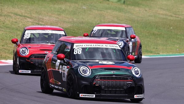 Τρομακτικό ατύχημα σε ιταλικό αγώνα με Mini (video)