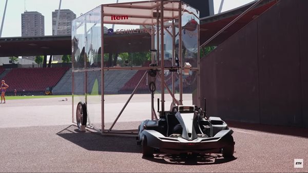 Ολυμπιακοί Αγώνες 2024: Δείτε το ηλεκτρικό καρτ που προπονούνται οι δρομείς (εικόνες, video)