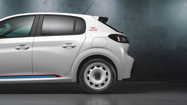 Αυτό είναι το Peugeot 208 Rallye αλλά κάτι του λείπει