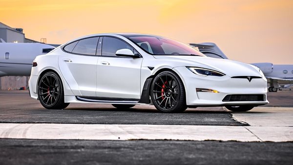 Το μοναδικό Model S Plaid του Joe Rogan είναι δημιουργία της Unplugged Performance