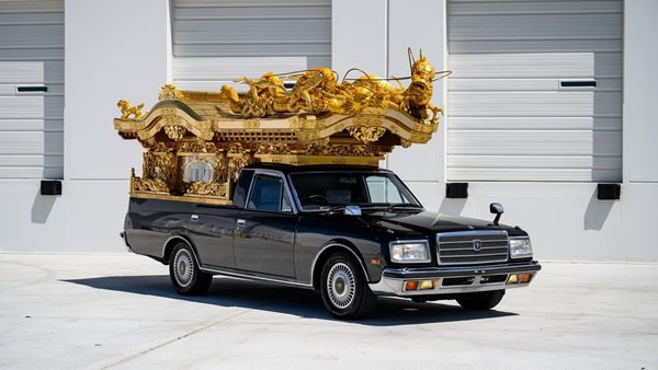 Νεκροφόρα Toyota Century του 1996 σε τιμή ευκαιρίας