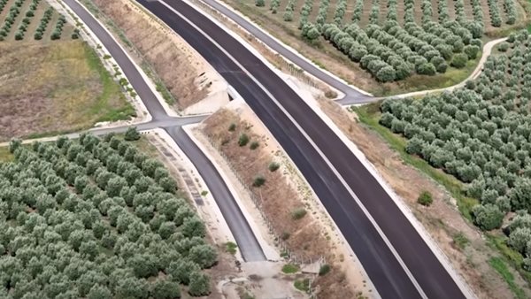 Πότε παραδίδεται ο δρόμος που φέρνει την Λευκάδα στις 3 ώρες και 20 λεπτά από την Αθήνα
