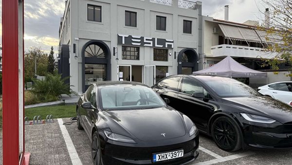 Δείτε πρώτοι το νέο κατάστημα Tesla της Αθήνας