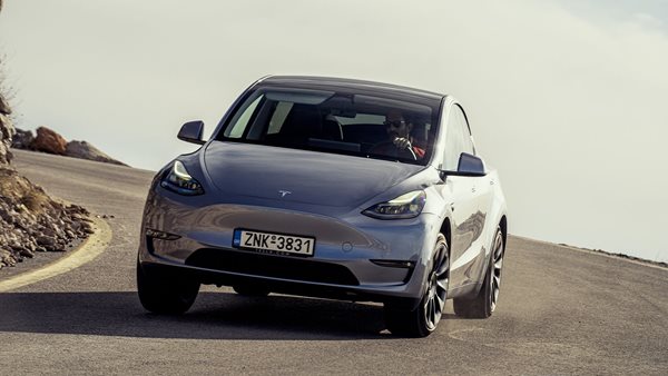 Γιατί η Tesla δεν χρειάζεται δίκτυο αντιπροσώπων για να πουλήσει αυτοκίνητα