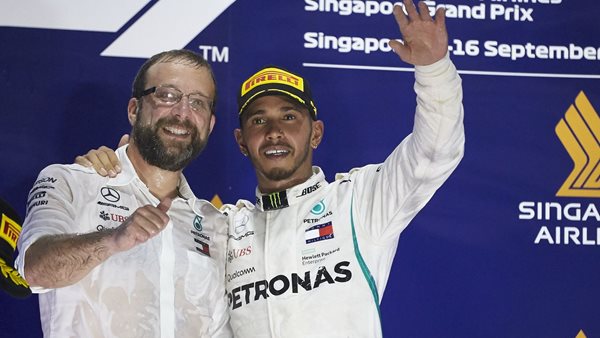 F1: Κίνηση ματ της Ferrari, ανακοίνωσε τον άνθρωπο που χάρισε 6 τίτλους στον Hamilton