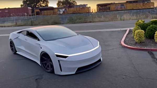 Video: To CyberRoadster είναι ένα περίεργο αυτοκίνητο