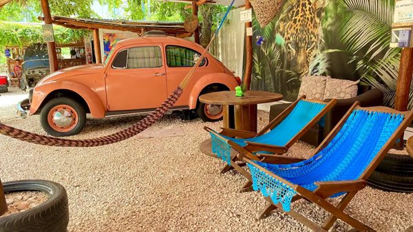 Aυτό το ξενοδοχείο έχει κλασικούς Σκαραβαίους VW αντί για δωμάτια-video