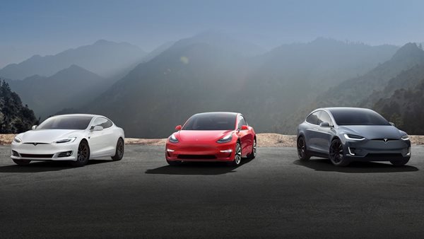 Tesla: Η εταιρεία που άλλαξε την αγορά αυτοκινήτου έκλεισε 20 χρόνια