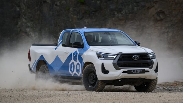 Αυτό είναι το Toyota Hilux με υδρογόνο και 600 χλμ. αυτονομίας (εικόνες, video)