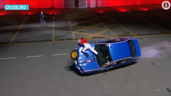 Ρεκόρ Guinness: Η ταχύτερη αλλαγή τροχού σε αυτοκίνητο που κινείται