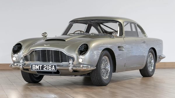 Πουλήθηκε αυτή η "κασκαντέρ" Aston Martin DB5 "μόλις" 3,2 εκατ. ευρώ