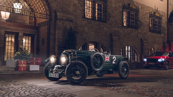 12 video για το πώς γιορτάζουν τα Χριστούγεννα οι φίρμες αυτοκινήτων