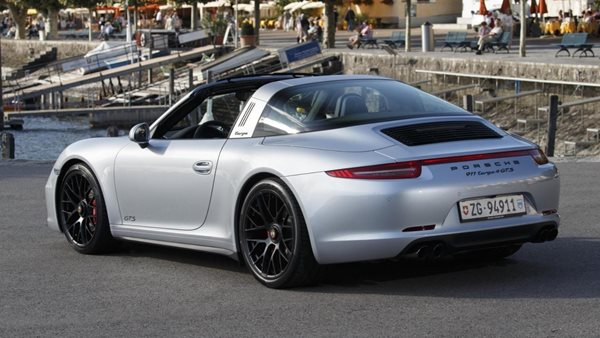 Μια απλή γρατζουνιά σε Porsche 911 κοστίζει πολύ περισσότερο απ ότι νομίζεις