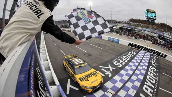 Είναι αυτή η κίνηση στο NASCAR η προσπέραση του αιώνα;