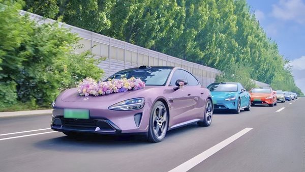 Γαμήλια καραμπόλα με 4 Xiaomi SU7 στην Κίνα-Τράκαραν οι καλεσμένοι μεταξύ τους (video)